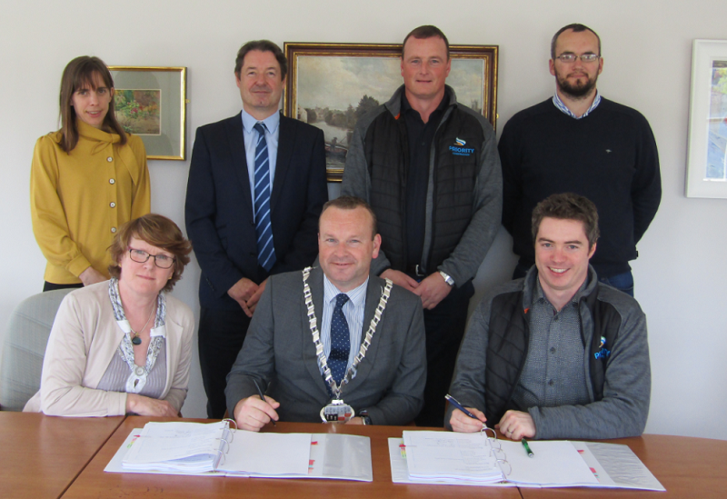 Signature des contrats - Projet d'assainissement de la décharge historique de Gowran