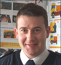 Killian John Hennessy - Nuevo asistente del oficial de bomberos