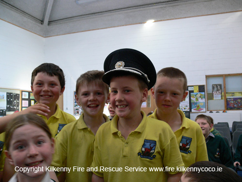 Happy Students Gaelscoil Osrai 2007