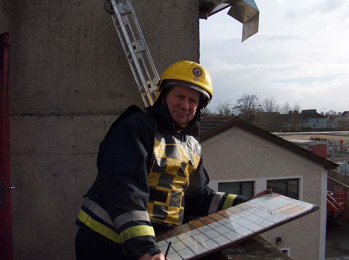 Feuerwehrmann Phil Doyle besetzt den BAECO-Eingangskontrollpunkt