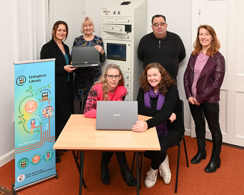Lanzamiento del nuevo servicio de préstamo de portátiles en la biblioteca de Urlingford